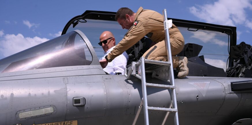 Athens Flying Week: Ο Δένδιας σε Rafale - ΦΩΤΟ