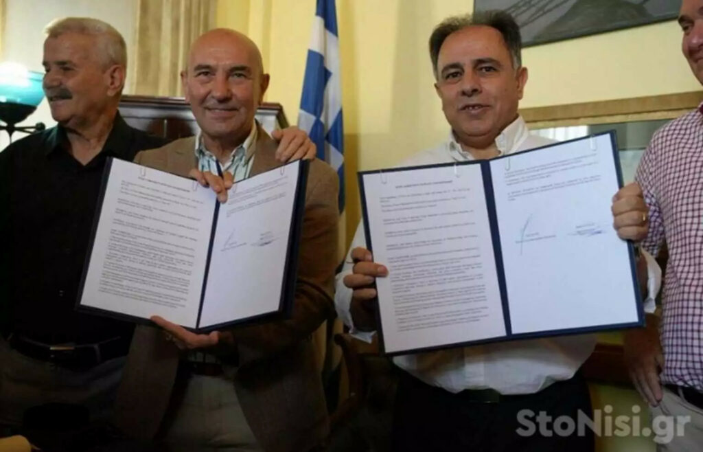 Λέσβος: Οι δήμαρχοι Μυτιλήνης και Σμύρνης υπέγραψαν συμφωνία ειρήνης και φιλίας