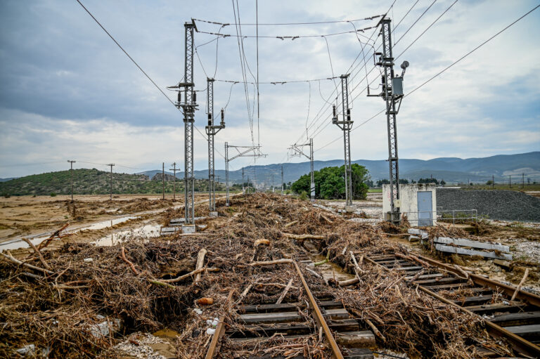 Κακοκαιρία,σιδηροδρομικός σταθμός,Δομοκός