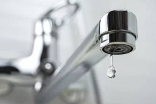 Δεν είναι πόσιμο το νερό στον Βόλο – Τι έδειξαν τα αποτελέσματα της δειγματοληψίας