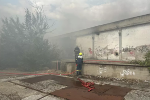 Μεγάλη φωτιά σε εγκαταλελειμμένο εργοστάσιο στην Κομοτηνή – Μήνυμα του 112