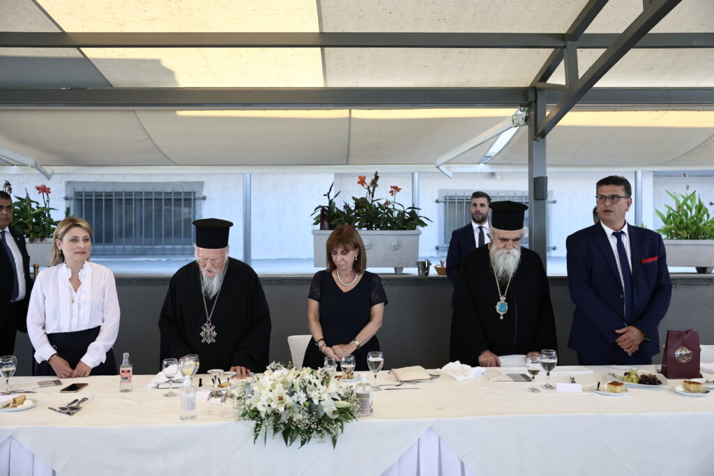 Εκπρόσωπος του Πρωθυπουργού η υφυπουργός Μεταφορών Χριστίνα Αλεξοπούλου στην υποδοχή του Οικουμενικού Πατριάρχη