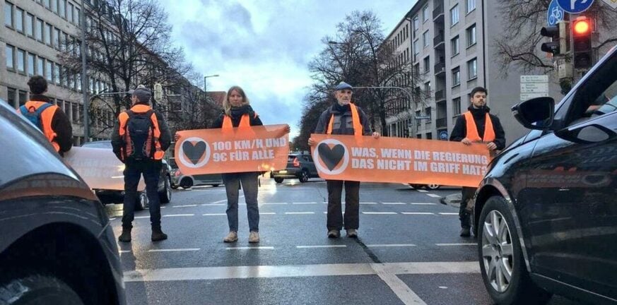 Γερμανία: Ακτιβιστές απέκλεισαν πάνω από 20 κεντρικούς οδικούς κόμβους σε όλο το Βερολίνο