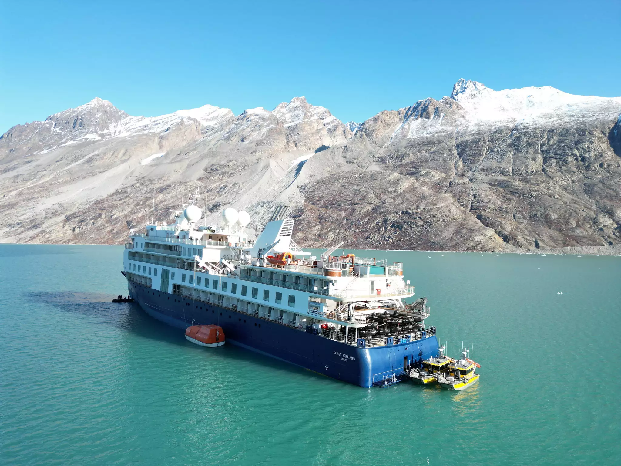 Γροιλανδία: Αποκολλήθηκε μετά από 3 ημέρες κρουαζιερόπλοιο με 206 επιβαίνοντες που προσάραξε σε απομονωμένη περιοχή