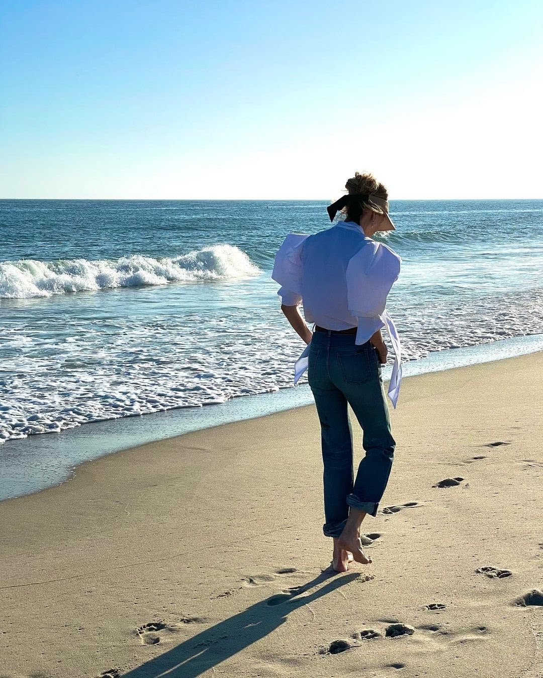 Η Νικόλ Κίντμαν έκανε βόλτα στην παραλία και τρέλανε τους φάν της