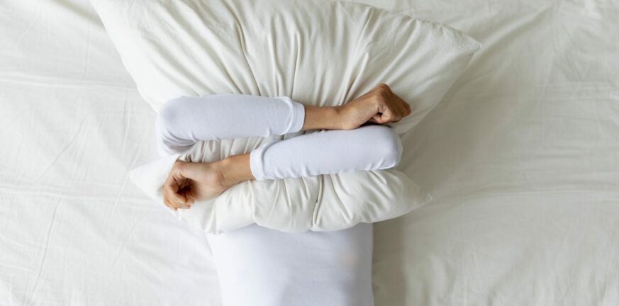 Πώς θα αντιμετωπίσεις την αϋπνία: 3 παράδοξοι τρόποι για να την πολεμήσεις