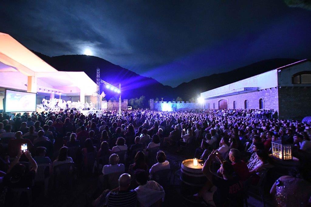 Πάτρα: Νύχτα με πανσέληνο απόλαυσε το κοινό στην «καστροπολιτεία» της Αχάια Κλάους - ΦΩΤΟ