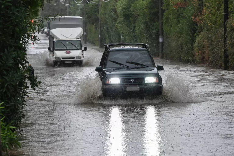 Σφοδρές βροχοπτώσεις στην Εύβοια: Κατολισθήσεις και καθιζήσεις σε Κύμη και Λιθάρι ΒΙΝΤΕΟ Σφοδρές βροχοπτώσεις στην Εύβοια: Κατολισθήσεις και καθιζήσεις σε Κύμη και Λιθάρι ΒΙΝΤΕΟ