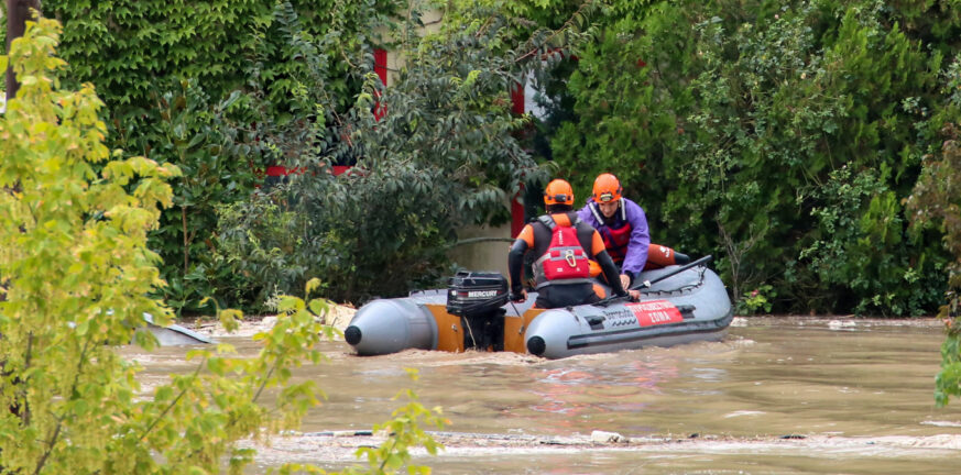 ΚΚΕ: Η κυβέρνηση νομιμοποιεί τον «μαυραγοριτισμό» στο νερό για τους πληγέντες