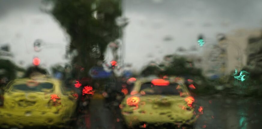Κακοκαιρία Daniel: Ισχυρές βροχές στην Αττική, «χάος» στους δρόμους