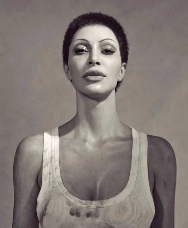 Αγνώριστη η Κιμ Καρντάσιαν σε εξώφυλλο περιοδικού μόδας - ΦΩΤΟ