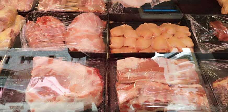 Λάρισα: Συνελήφθη κρεοπώλης σούπερ μάρκετ που έκλεβε κρέας