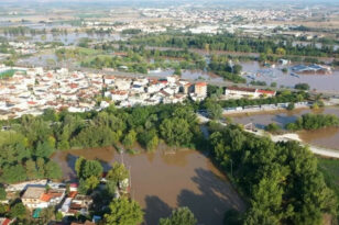 Κακοκαιρία Daniel - Λάρισα: Έσπασε κι άλλο ανάχωμα του Πηνειού, πλημμύρισε η γέφυρα - Μήνυμα εκκένωσης του 112 σε Βρυότοπο και Αμπελώνα