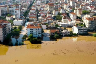 Αγωνία στη Λάρισα: Νέα μηνύματα εκκένωσης, πλημμυρίζει η πόλη - Ανησυχία για τη στάθμη του Πηνειού - ΦΩΤΟ ΒΙΝΤΕΟ