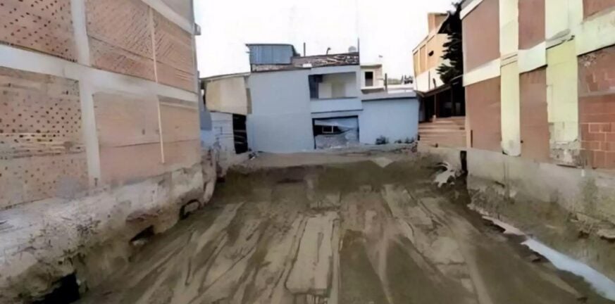 Λάρισα: Εκκενώθηκαν δύο πολυκατοικίες – Η κακοκαιρία έβγαλε στον αέρα τα θεμέλια