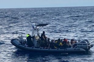 Λέσβος: Διασώθηκαν 37 μετανάστες από λέμβο που «έμπαζε» νερά