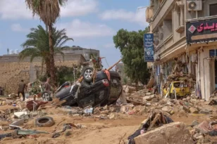 Λιβύη: Σκληρές εικόνες με δρόμους γεμάτους πτώματα στη Ντερνα μετά τις φονικές πλημμύρες