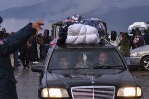 Ναγκόρνο Καραμπάχ: Περισσότεροι από 88.000 άνθρωποι έφτασαν στην Αρμενία - ΒΙΝΤΕΟ