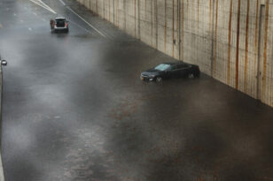 Πλημμύρισε η Νέα Υόρκη: Η βροχή ενός μήνα έπεσε σε 3 ώρες - ΒΙΝΤΕΟ