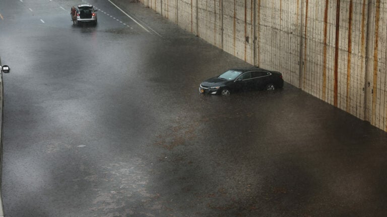 Πλημμύρισε η Νέα Υόρκη: Η βροχή ενός μήνα έπεσε σε 3 ώρες - ΒΙΝΤΕΟ