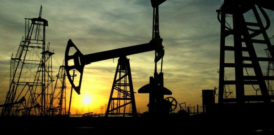 ΟΠΕΚ+: Παρατείνονται οι περικοπές παραγωγής πετρελαίου