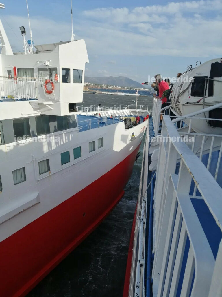 Σύγκρουση πλοίων στη Ραφήνα: Έξω από το λιμάνι παραμένει το «Fast Ferries Andros» με 734 επιβάτες - ΦΩΤΟ ΒΙΝΤΕΟ
