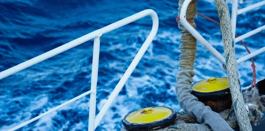 Πειραιάς: Στη θάλασσα έπεσαν δύο μέλη πληρώματος πλοίου - Σήμανε συναγερμός - Διακομίστηκαν στο νοσοκομείο