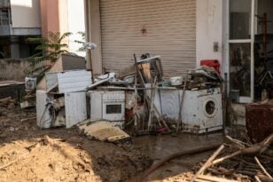 «Πλιάτσικο» στους πλημμυροπαθείς: Έκλεψαν κουζίνα και ψυγείο στον Βόλο, τους έπιασαν επ’ αυτοφώρω