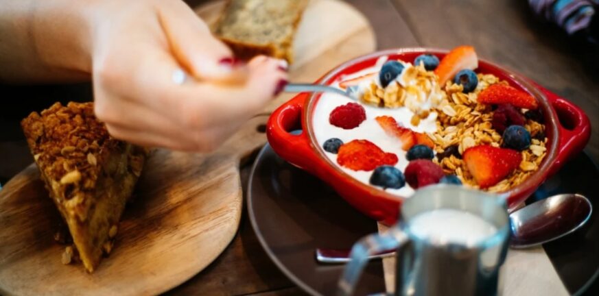 Ποια είναι η ιδανική ώρα για πρωινό που διατηρεί σε καλά επίπεδα το σάκχαρο