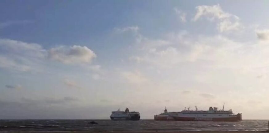 Ραφήνα: Τρία πλοία παραλίγο να συγκρουστούν στο λιμάνι – Έμπλεξαν οι άγκυρες ΒΙΝΤΕΟ