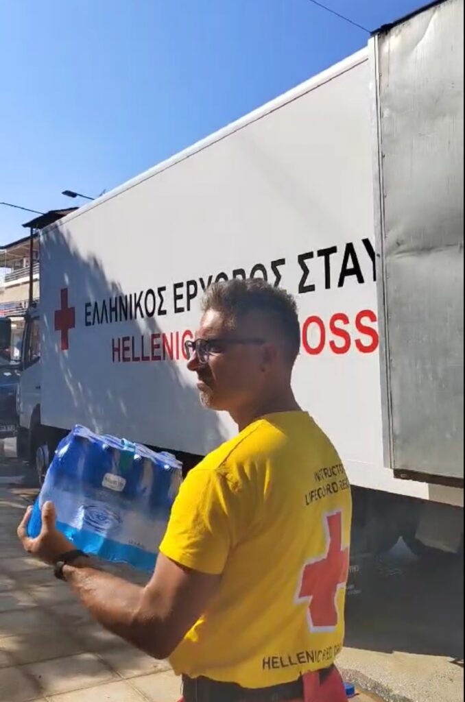 Κακοκαιρία - Ελληνικός Ερυθρός Σταυρός: Δεκάδες απεγλωβισμοί πολιτών στην Λάρισα - ΦΩΤΟ
