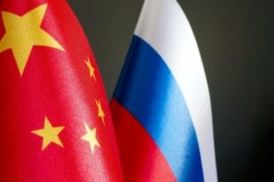 Ουάνγκ Γι: Πεκίνο και Μόσχα οφείλουν να ενισχύσουν τη συνεργασία τους