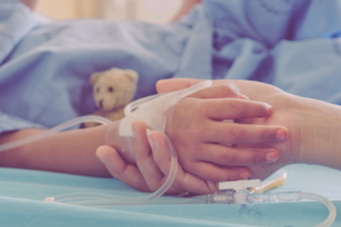 Ηράκλειο: Με κρανιοεγκεφαλική κάκωση το ενός έτους κοριτσάκι που έπεσε από σκάλα ξενοδοχείου
