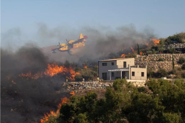 Φλέγεται η Σικελία: Σκοτώθηκαν άνθρωποι - Εκκενώθηκε ξενοδοχείο με εκατοντάδες τουρίστες ΦΩΤΟ