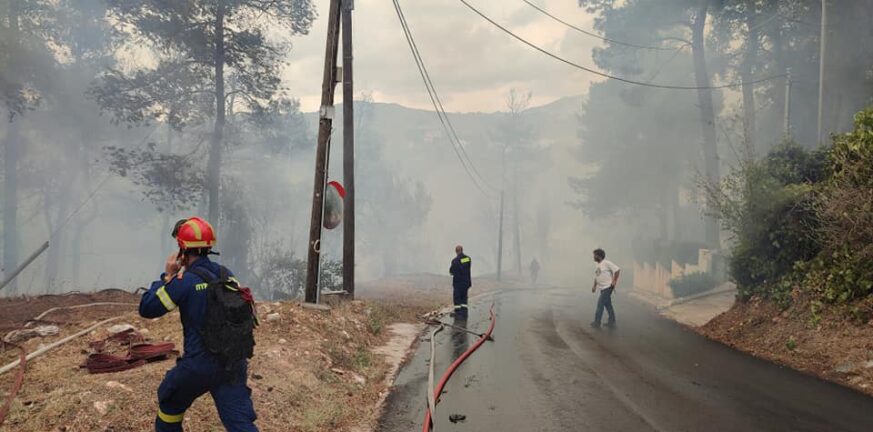 Αρτοποιός για φωτιά στη Σταμάτα: Καλύτερη η εικόνα, αλλά δεν εφησυχάζουμε