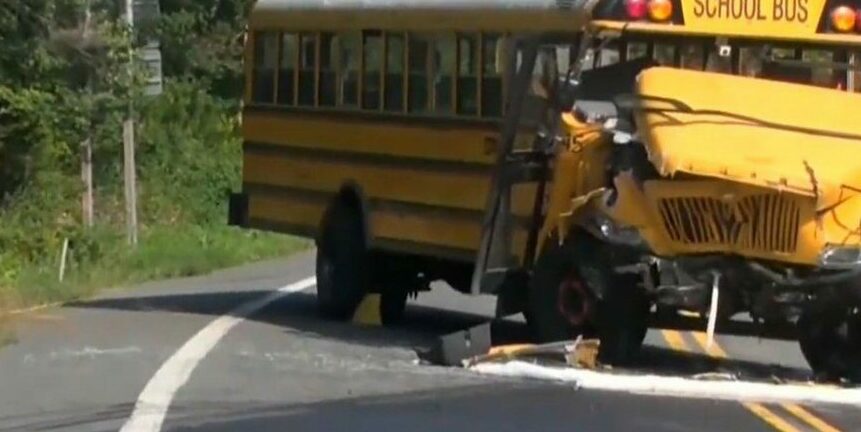 Σοκαριστικό τροχαίο στις ΗΠΑ: Σχολικό λεωφορείο συγκρούστηκε με φορτηγό - 49 παιδιά στο νοσοκομείο - ΒΙΝΤΕΟ