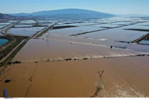 Θεσσαλία: Παραμένει ο κίνδυνος στη λίμνη Κάρλα – Δεν ανεβαίνει η στάθμη αλλά πιέζονται τα αναχώματα