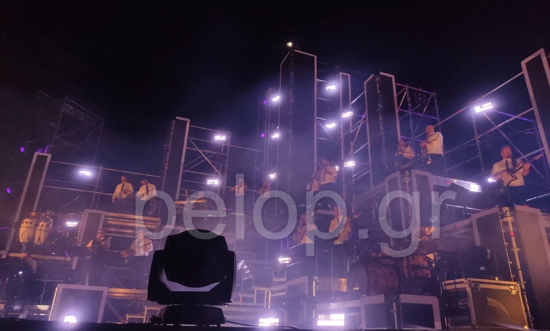 Υπερθέαμα η συναυλία του Νίκου Βέρτη - Κατάμεστο το Παμπελοπονησιακό στάδιο ΦΩΤΟ