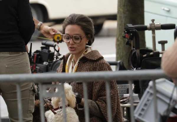 Anjelina Jolie: ΒΙΝΤΕΟ ΚΑΙ ΦΩΤΟ από την άφιξη της στον Πύργο Ηλείας για την ταινία «Μαρία»