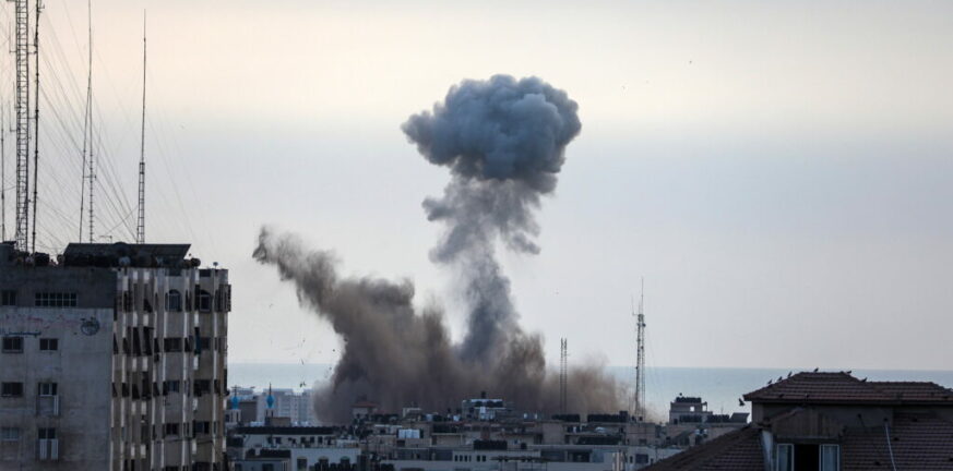 Πόλεμος στο Ισραήλ: Βομβαρδισμοί έπληξαν την περιοχή του συνοριακού περάσματος της Ράφα