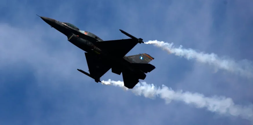Μαχητικά αεροσκάφη «έσκισαν» τον ουρανό της Θεσσαλονίκης στις δοκιμαστικές πτήσεις-ΒΙΝΤΕΟ