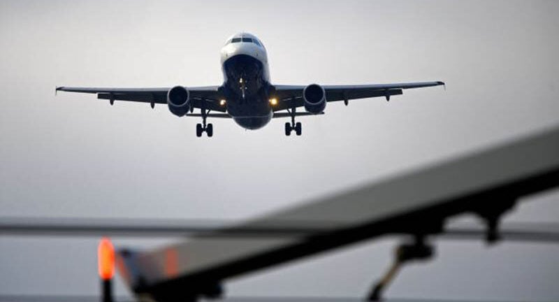 Λονδίνο: Τρόμος στον αέρα - Ανώμαλη προσγείωση αεροσκάφους στο αεροδρόμιο Χίθροου - ΒΙΝΤΕΟ