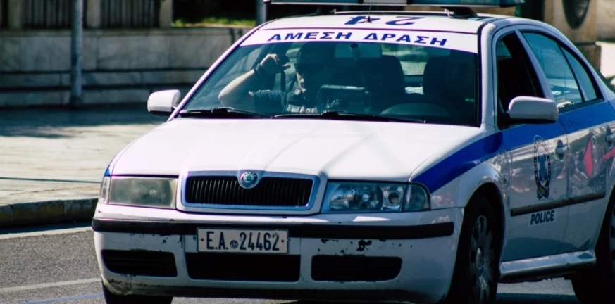 Βόλος: Παραλίγο δεύτερη τραγωδία - Αυτοκίνητο παρέσυρε πατέρα και γιο που περπατούσαν σε πεζοδρόμιο