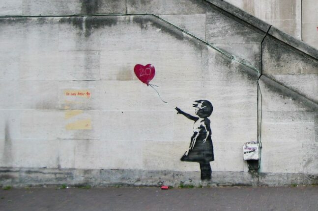 Banksy: Κινδυνεύει να αποκαλυφθεί η πραγματική ταυτότητα του καλλιτέχνη του δρόμου - ΦΩΤΟ