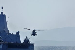 Πόλεμος στο Ισραήλ: Πολεμικά πλοία και ελικόπτερα στέλνει η Βρετανία στην Ανατολική Μεσόγειο