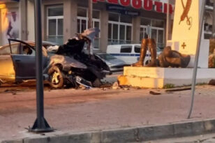 Φλώρινα: Δύο νεκροί σε σοκαριστικό τροχαίο - Αυτοκίνητο έπεσε πάνω σε άγαλμα