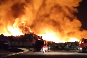 Κροατία: Πυρκαγιά ξέσπασε σε αποθήκη με πλαστικά - Κίνδυνος λόγω τοξικού καπνού - ΒΙΝΤΕΟ