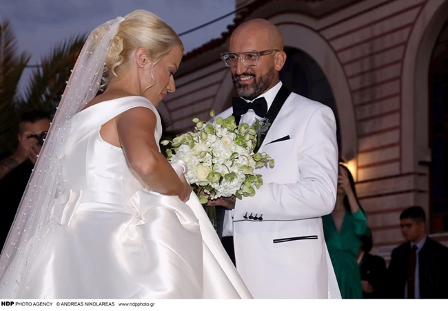 Παντρεύτηκε ο ράπερ Ισορροπιστής - Η κούκλα νύφη με το αριστοκρατικό νυφικό Φωτο