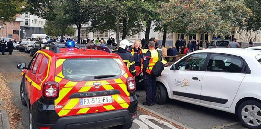 Γαλλία: Προφυλακίστηκε ο 20χρονος δράστης της τρομοκρατικής επίθεσης στο σχολείο της Αράς