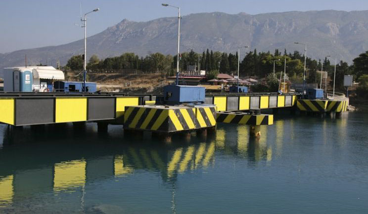 Κόρινθος: Έσπασε η βυθιζόμενη γέφυρα Ποσειδωνίας – ΒΙΝΤΕΟ